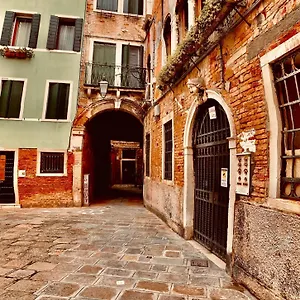 The Wolf House , Venise Italie